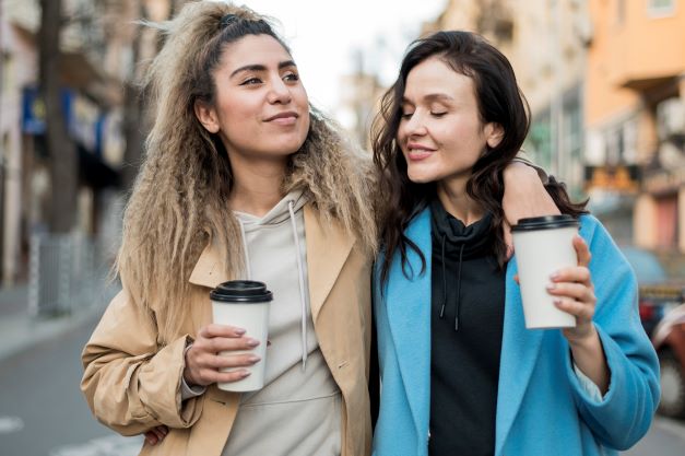 Kawa Najlepiej Smakuje We Dwoje: Jak Ta Mała Tradycja Może Wzmocnić Związki Przy filiżance kawy zawsze jesteśmy razem